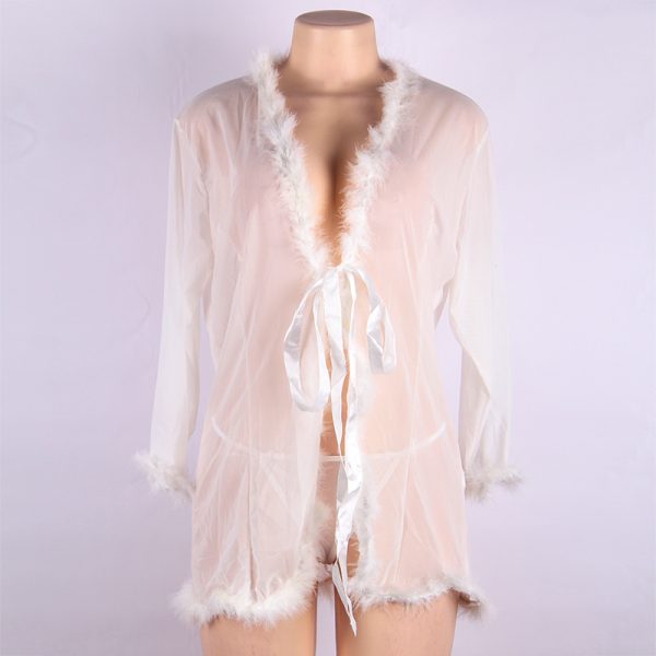 Queen White Perspective Sleepwear With Fur